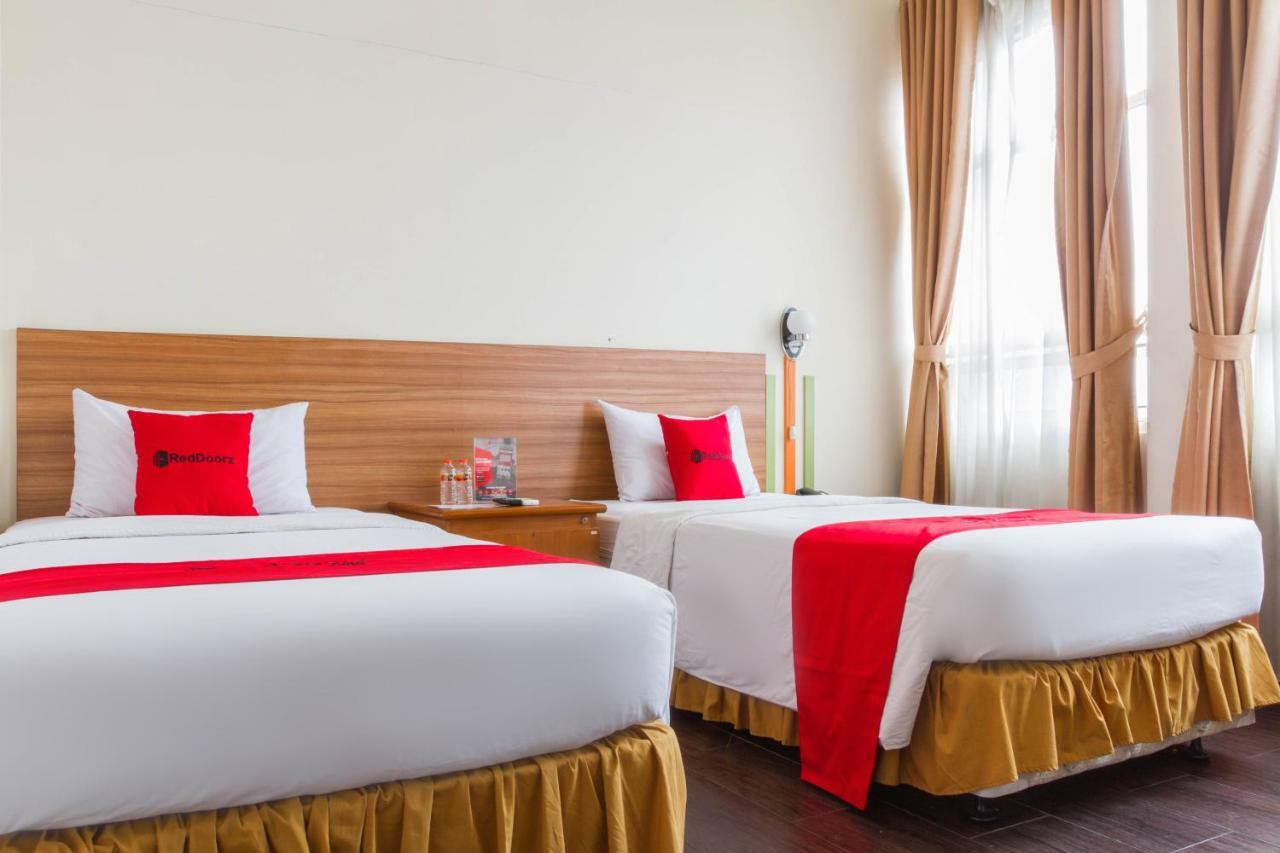 Reddoorz Plus @ Surapati 2 Bandung Kültér fotó