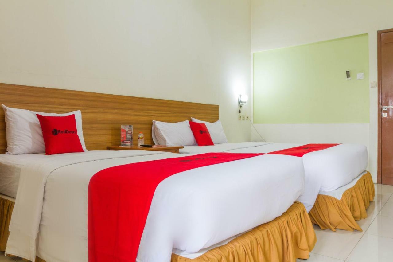 Reddoorz Plus @ Surapati 2 Bandung Kültér fotó